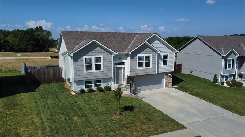 1000 4th St, Oak Grove, MO 64075