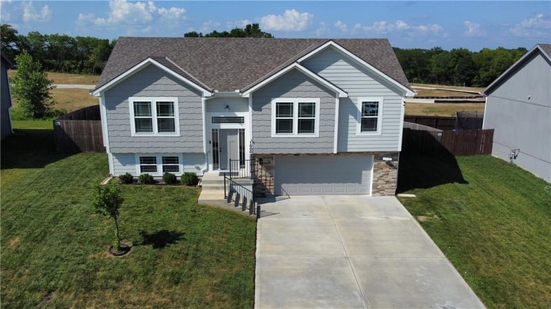 1000 4th St, Oak Grove, MO 64075