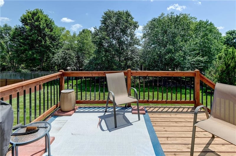713 Rock Creek Dr, Lansing, KS 66043