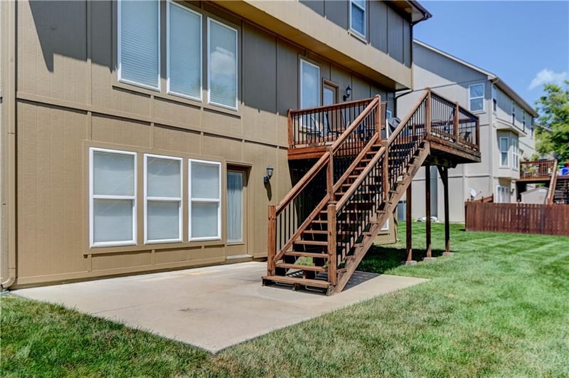 713 Rock Creek Dr, Lansing, KS 66043