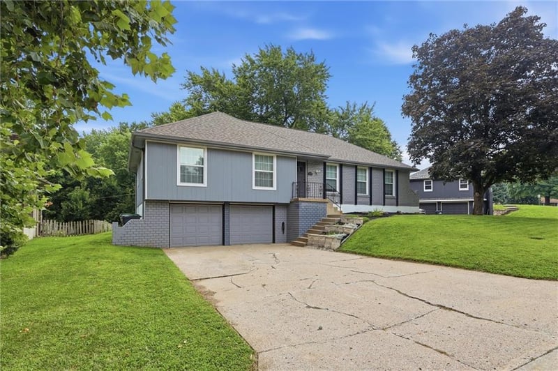 509 Palmer Dr, Blue Springs, MO 64014