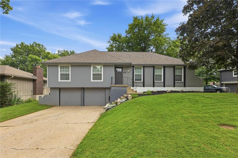 509 Palmer Dr, Blue Springs, MO 64014
