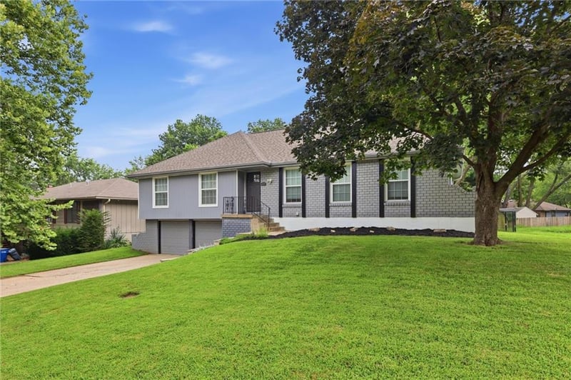 509 Palmer Dr, Blue Springs, MO 64014