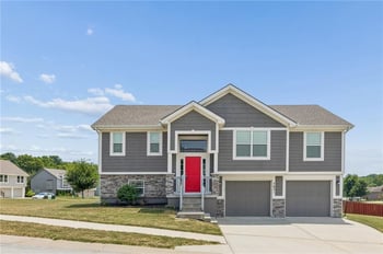 7831 N Walrond Ave, Kansas City, MO 64119
