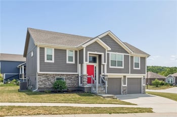 7831 N Walrond Ave, Kansas City, MO 64119