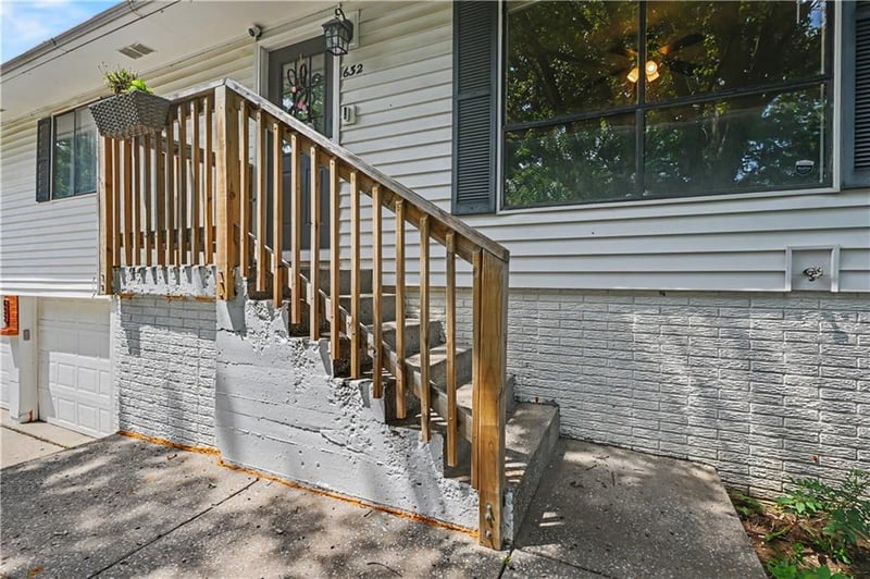 632 Mohican Dr, Independence, MO 64056