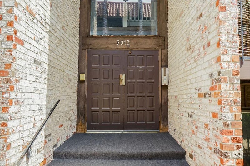 5013 Walnut St #C, Kansas City, MO 64112