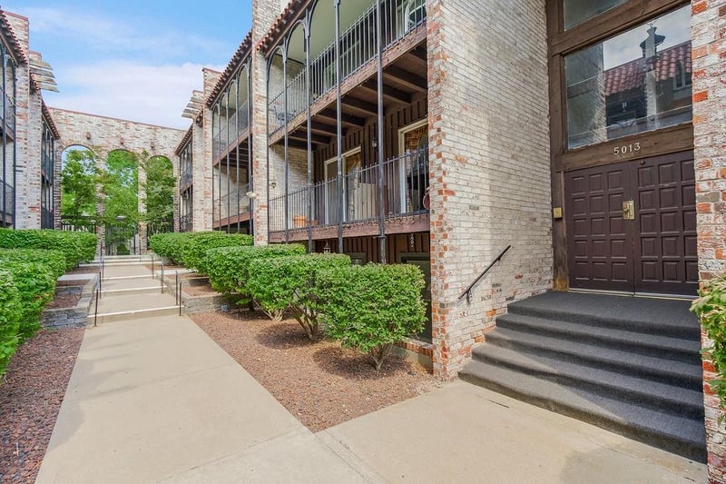 5013 Walnut St #C, Kansas City, MO 64112