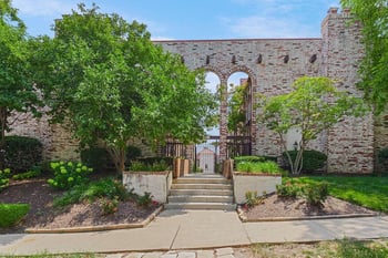 5013 Walnut St #C, Kansas City, MO 64112