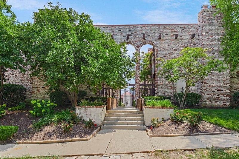 5013 Walnut St #C, Kansas City, MO 64112