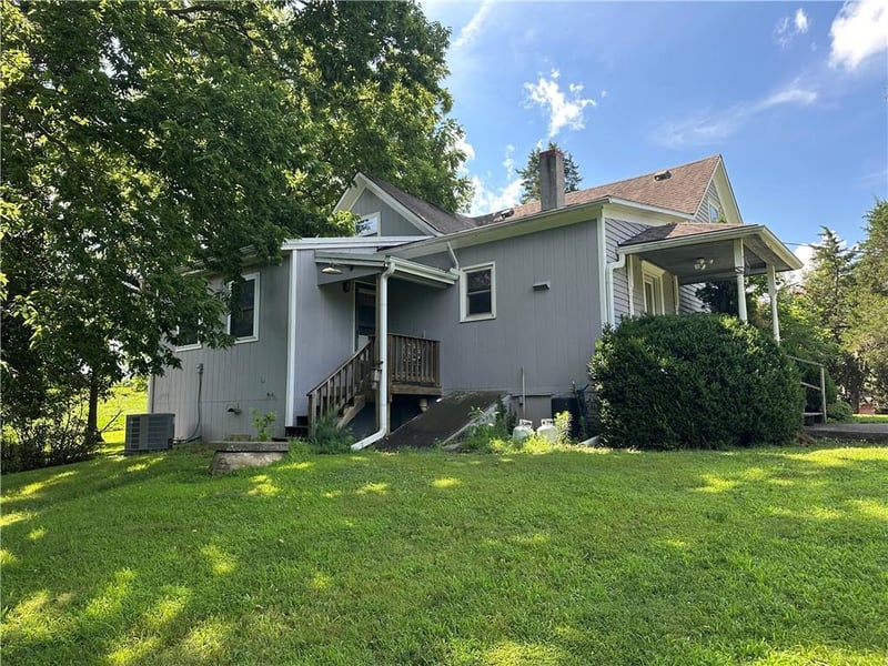 9113 Fallman Mine Rd, Wellington, MO 64097