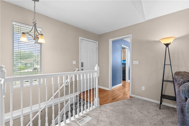 1218 Windcrest Ct, Grain Valley, MO 64029