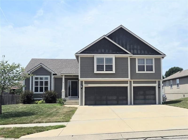 14606 Green Castle St, Smithville, MO 64089