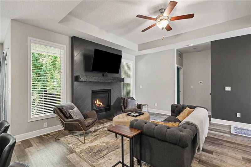 2412 Peekaboo Ct, Blue Springs, MO 64015