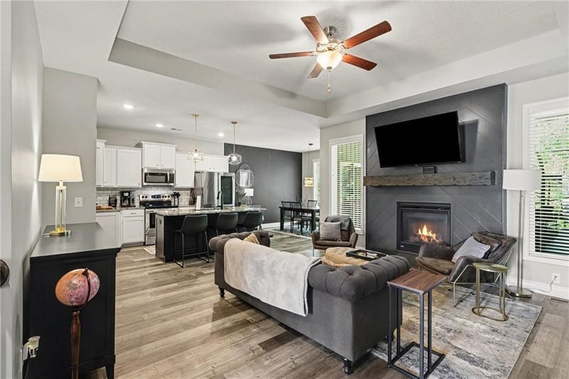 2412 Peekaboo Ct, Blue Springs, MO 64015