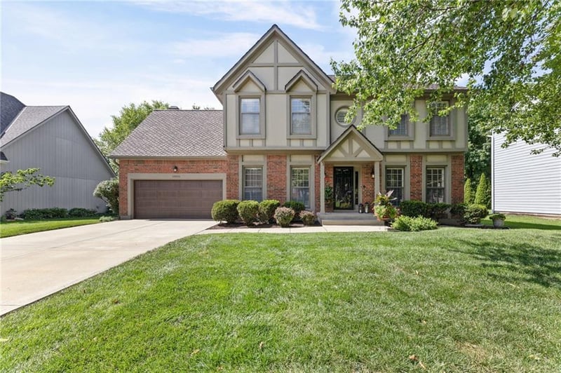 13016 Sherwood Dr, Leawood, KS 66209