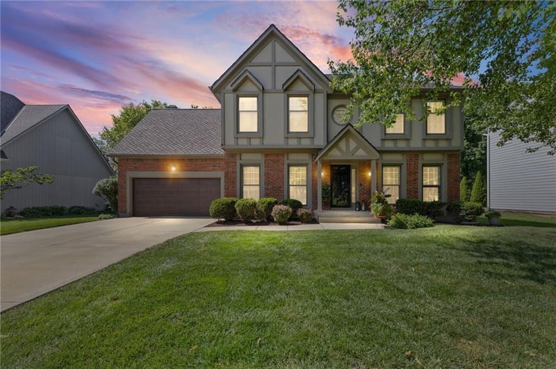 13016 Sherwood Dr, Leawood, KS 66209