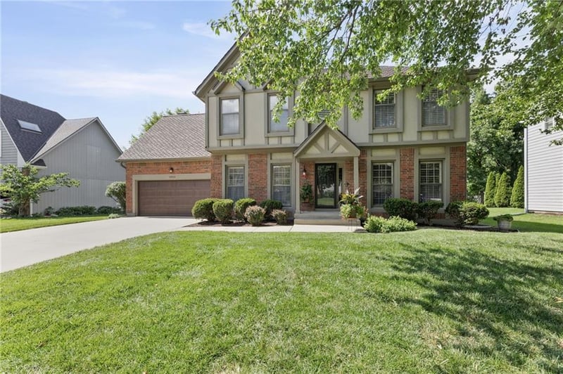 13016 Sherwood Dr, Leawood, KS 66209