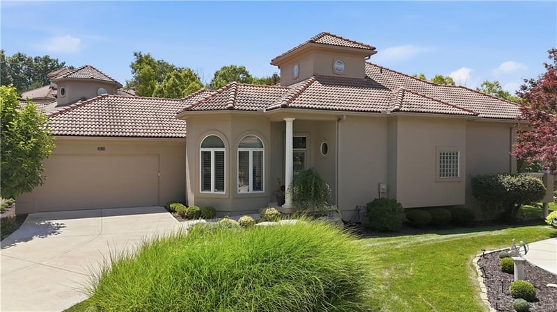 4504 Dick Howser Dr, Lee's Summit, MO 64064