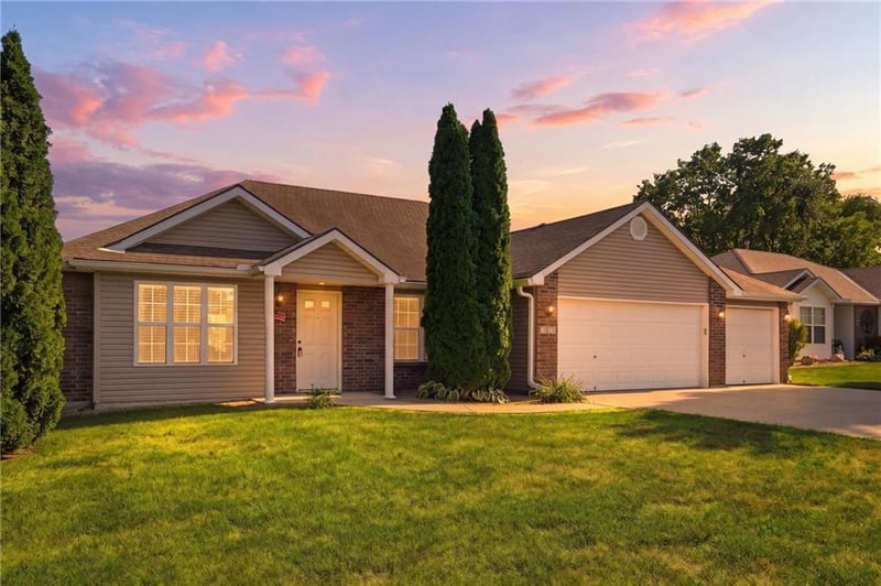 1021 Bristol Dr, Raymore, MO 64083
