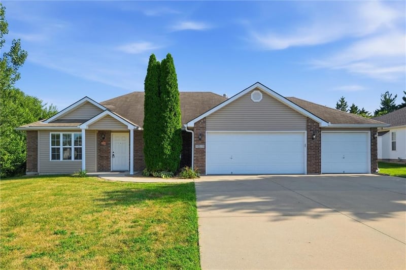 1021 Bristol Dr, Raymore, MO 64083