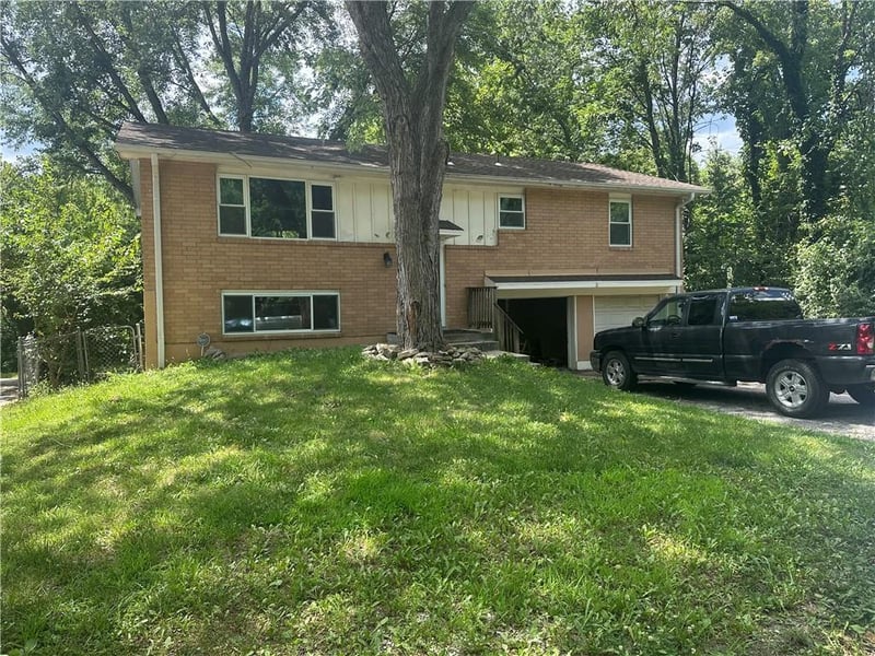 6534 Hamer Dr, Kansas City, MO 64118