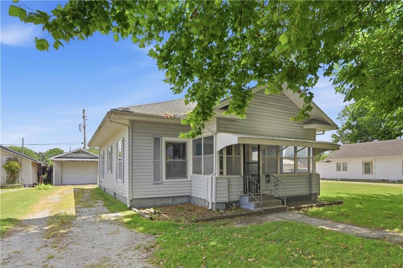 1918 Park Ave, Baxter Springs, KS 66713