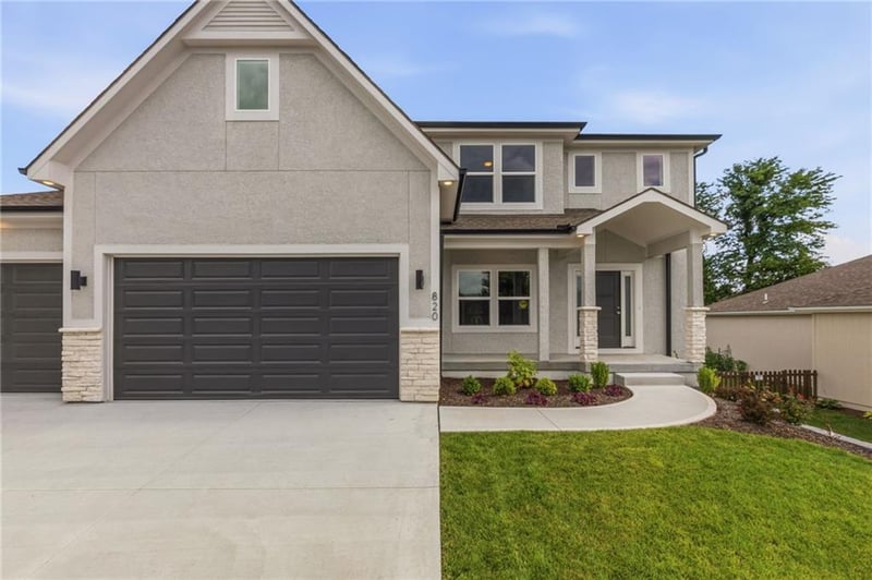 820 Partridge Ln, Blue Springs, MO 64014