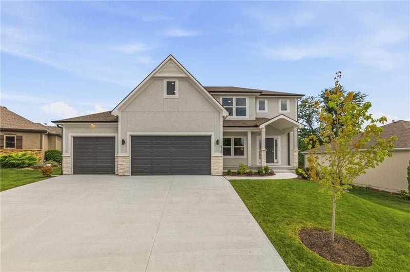 820 Partridge Ln, Blue Springs, MO 64014