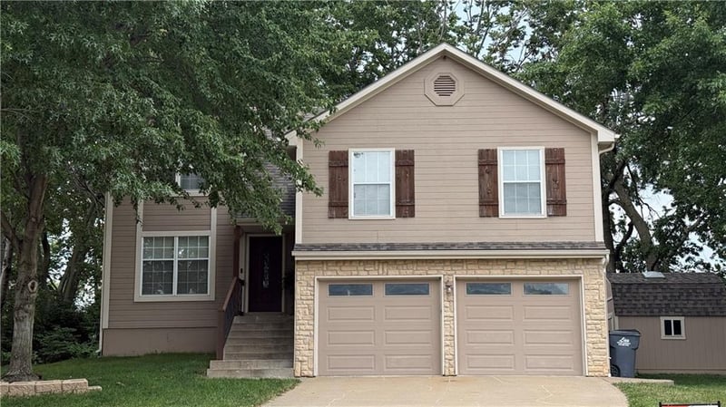 2000 Springbrook Ct, Blue Springs, MO 64014