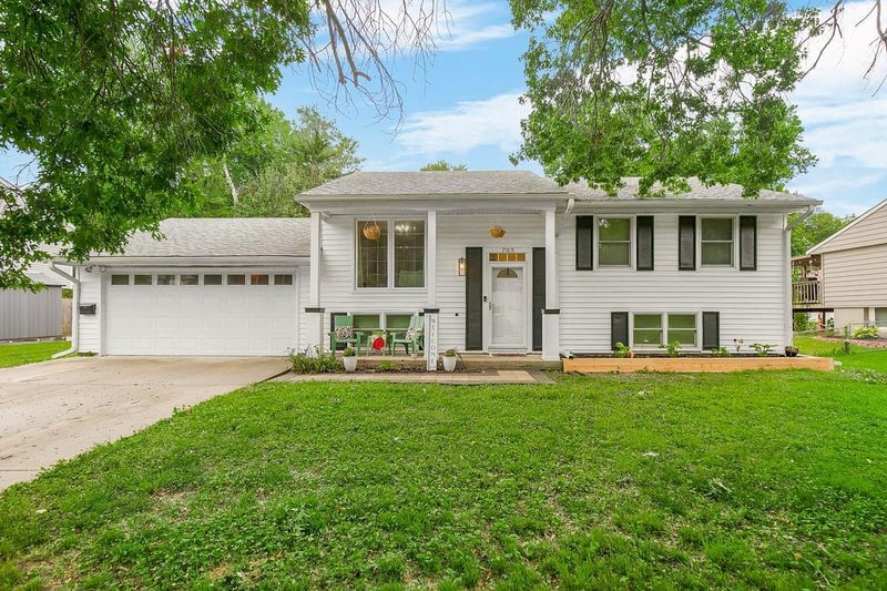 703 Seminole Dr, Independence, MO 64056