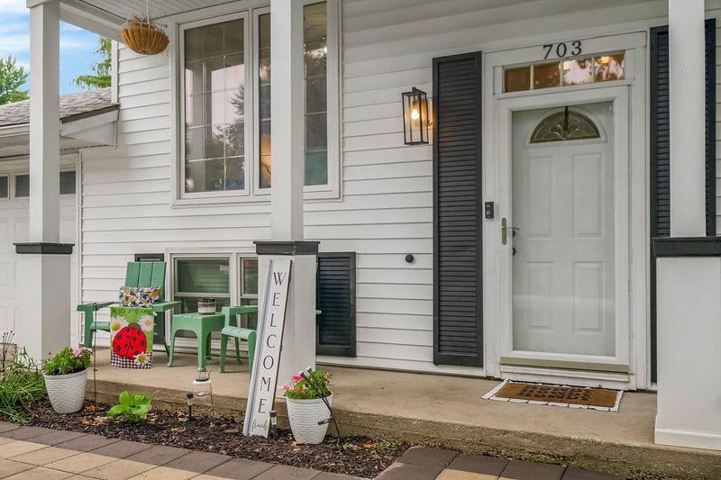 703 Seminole Dr, Independence, MO 64056