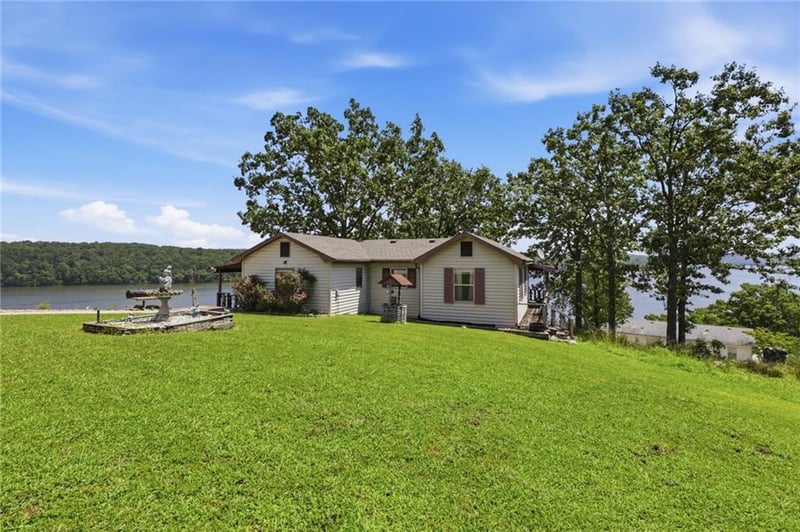 30643 Rosey Ln, Edwards, MO 65326