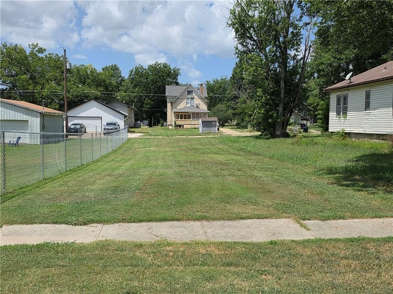 409 9th St, Independence, KS 67301