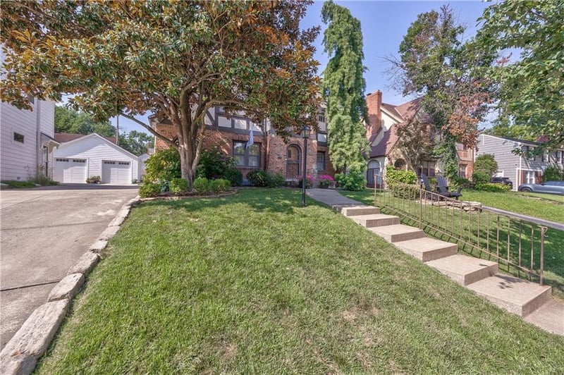 417 70th St, Kansas City, MO 64113
