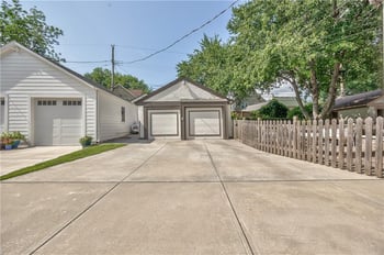 417 W 70th St, Kansas City, MO 64113