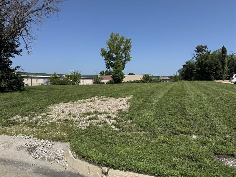 623 Young Ave, Warrensburg, MO 64093