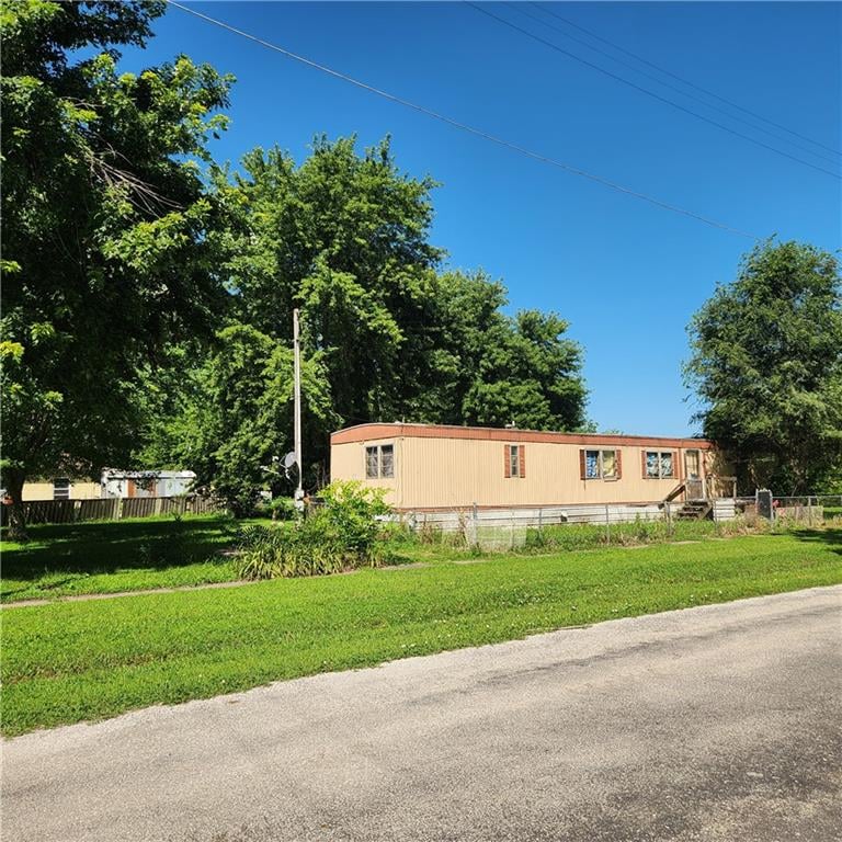 200 5th St, Henrietta, MO 64036