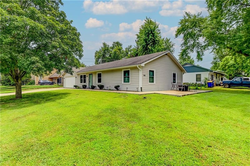 902 Birch St, Eudora, KS 66025