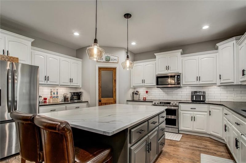 10208 Farley Ave, Kansas City, MO 64157