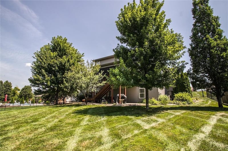 10208 Farley Ave, Kansas City, MO 64157