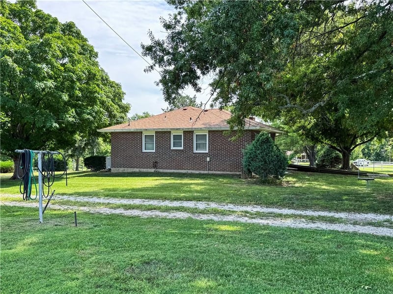 22217 Victory Rd, Spring Hill, KS 66083