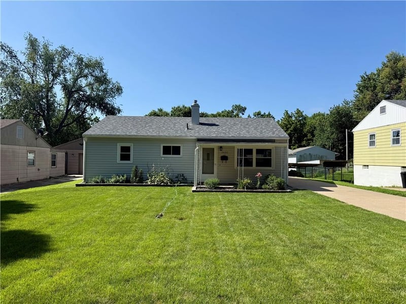 3420 Jackson St, St Joseph, MO 64507