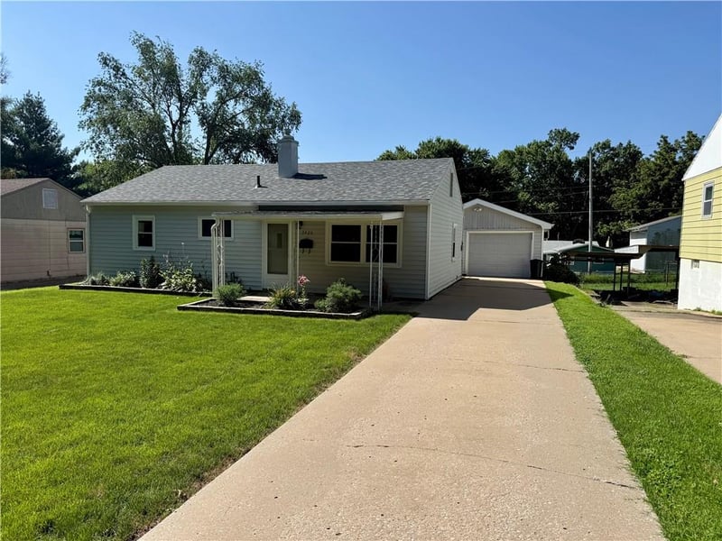 3420 Jackson St, St Joseph, MO 64507
