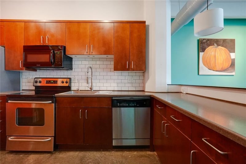 3001 Gillham Rd #102, Kansas City, MO 64108