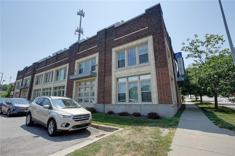 3001 Gillham Rd #102, Kansas City, MO 64108