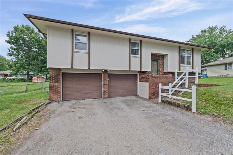407 Sellers Pl, Lathrop, MO 64465