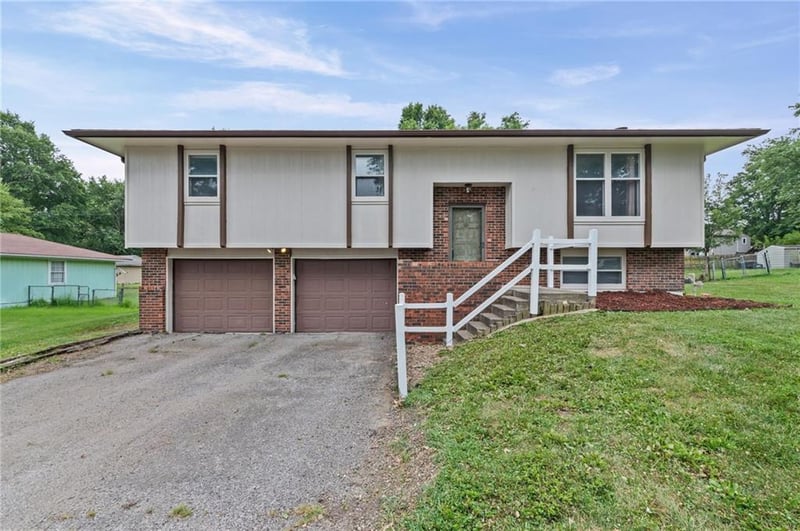 407 Sellers Pl, Lathrop, MO 64465