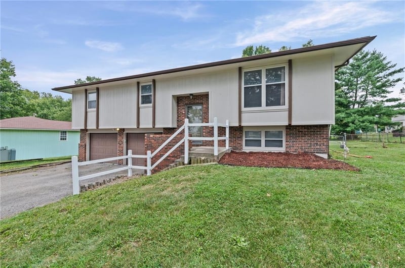 407 Sellers Pl, Lathrop, MO 64465