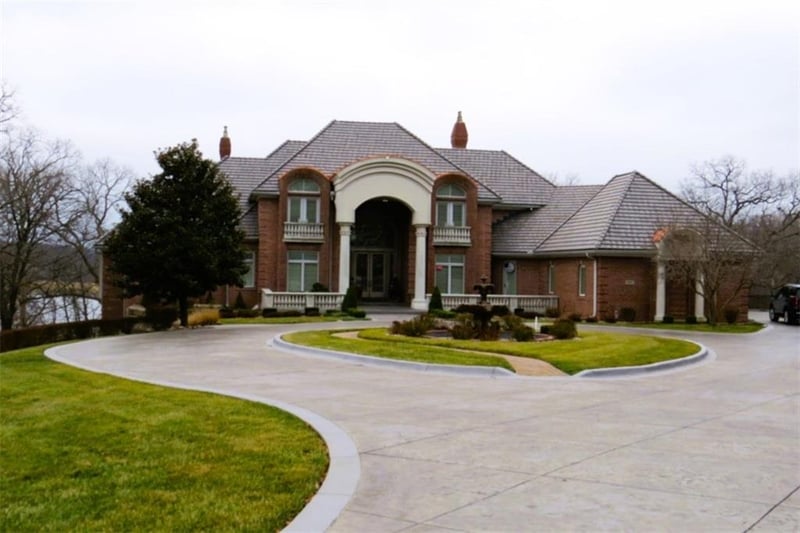 6006 West Shore Ct, Parkville, MO 64152